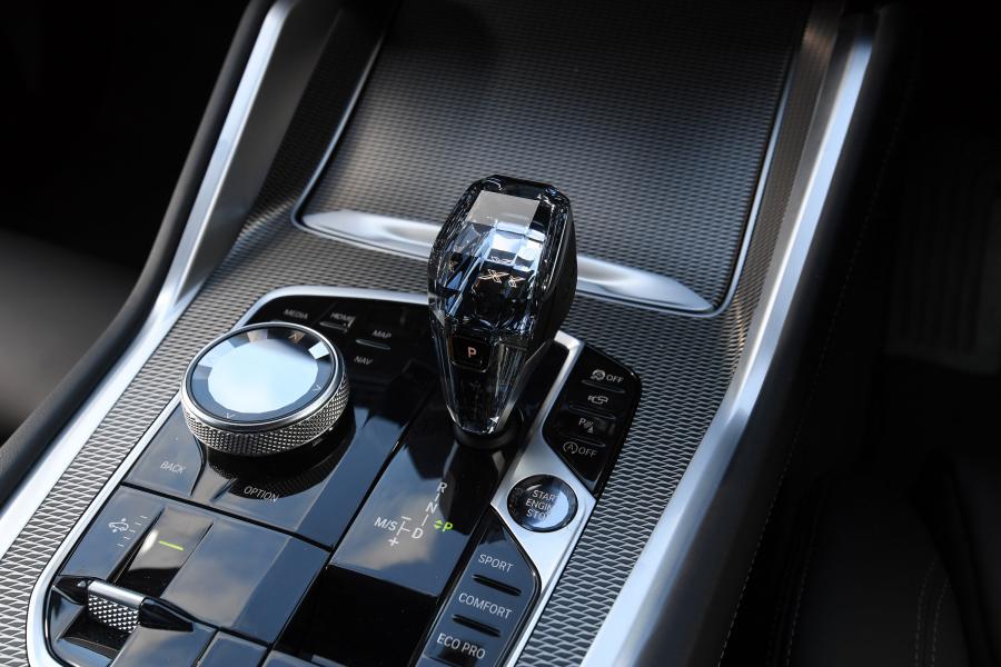 Детали интерьера BMW X6 xDrive30d M Sport (G06) 2019 года  (UK) (фото 4 из 16)